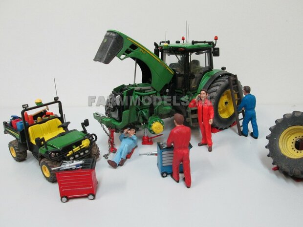 Monteur met rode overall (Case IH rood) - Handgeschilderd 1:32 ADF32110