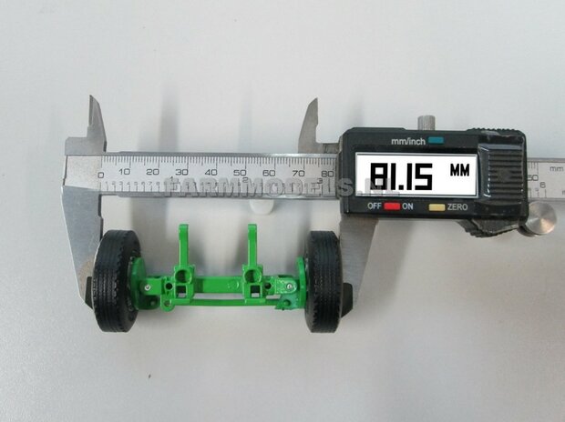 2x Vrachtwagen banden &Oslash; 35.5 mm met kunststof velg 1:32