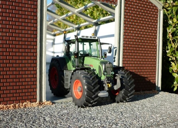 151. Fendt 820 met bredere banden 