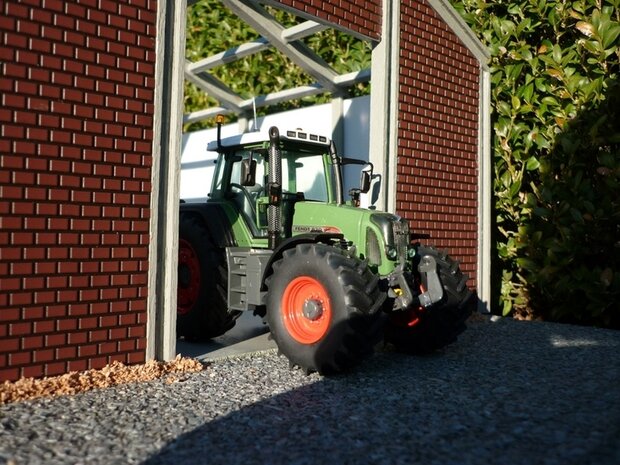 151. Fendt 820 met bredere banden 