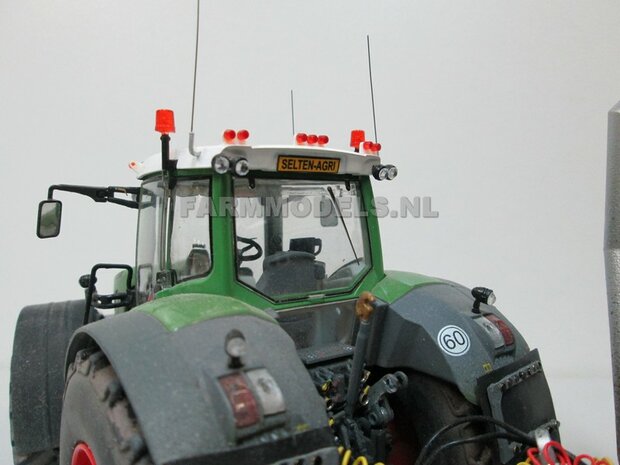 03. 2x Fendt op brede sloffen, met 1x Kaweco 3 asser mest transport tank en 1x Kaweco 3 asser met Evers bouwland bemester