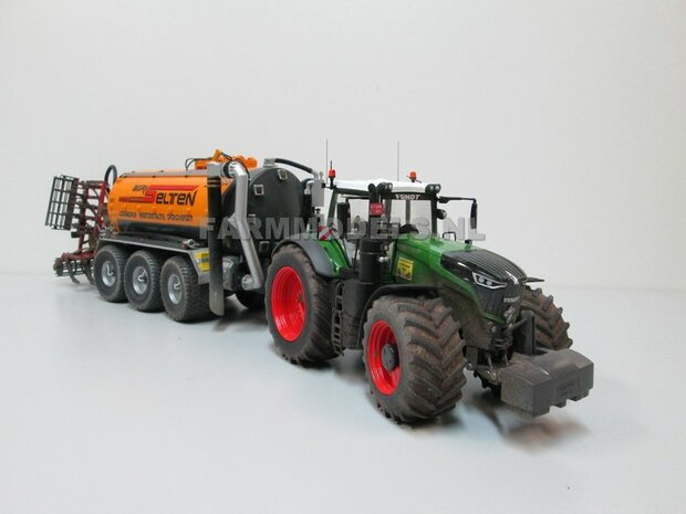 03. 2x Fendt op brede sloffen, met 1x Kaweco 3 asser mest transport tank en 1x Kaweco 3 asser met Evers bouwland bemester