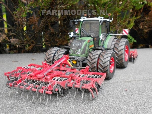 068. Fendt 516 rondom dubbellucht met Gregoire &amp; Benson zaaibed combinatie)