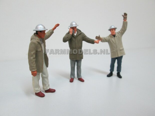 3x Bouwvakkers / constructie werkers industrie, Beige / Kaki - Handgeschilderd 1:32 (63095)                         