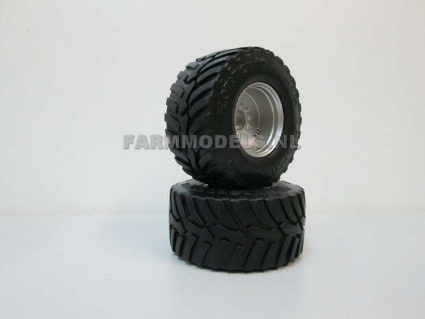 &Oslash; 55.4 mm: 2x Vredestein Flotation Trac 800/60 R32 Banden met ALU-METALIC gespoten Velgen 1:32 