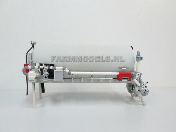 BOUWKIT: Carrier Mesttank + hefinrichting bouwpakket t.b.v. (Jan Veenhuis) Haakarm carrier, bouwpakket basis 1:32                     