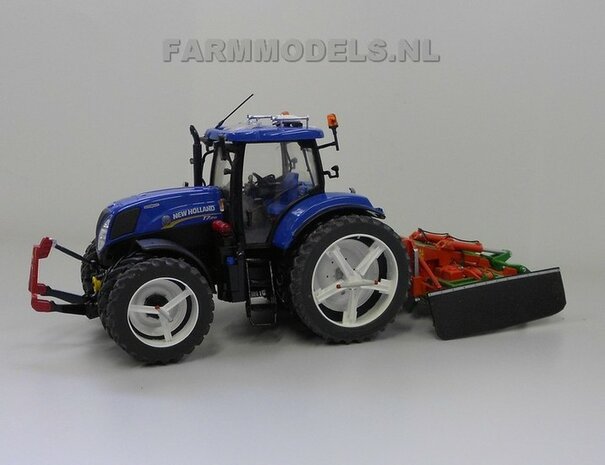 548. New Holland op cultuur dubbellucht