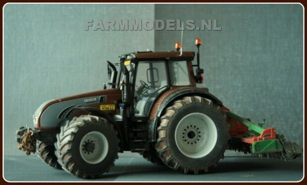 695. Valtra op brede banden