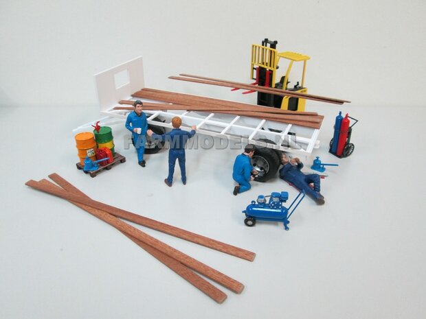 Bouwkit platte wagen 2- asser &quot;Oud&quot; + dubbellucht banden + houten bodemlatten + detail verlichting nu geleverd als stikkerset 1:32 (HTD)