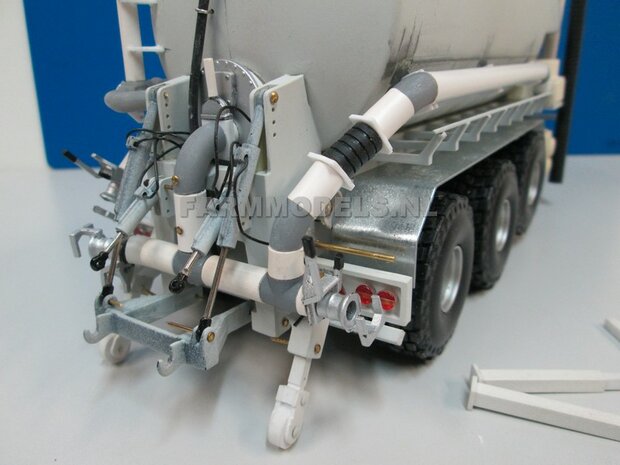 TIPS / Examples: (VMR Veenhuis) 3-axle Carrier tanks 1:32