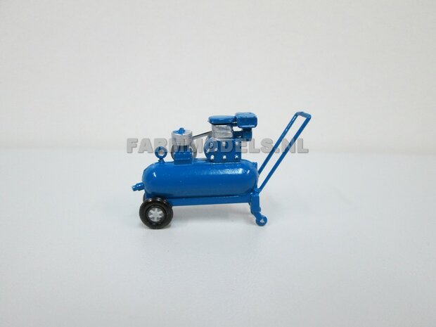 Compressor op wielen, blauw, handgebouwd, 1:32 