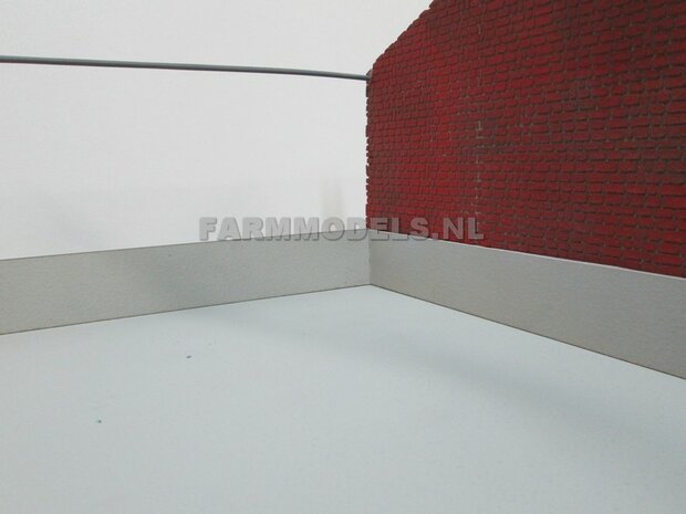 1x muurdeel Kalkzandsteen Beton grijs mat, 250 x 80 x 3 mm, Hout in Betonkleur - t.b.v. (bewaar-) loods / stal / kantoor / huis, 1:32               