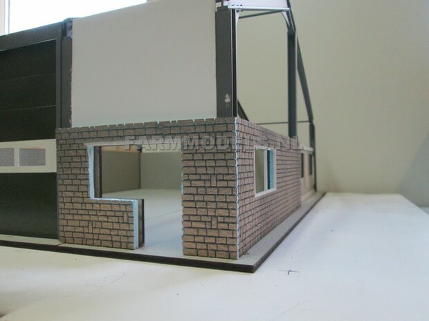 1x muurdeel Beton grijs mat + 1x Dubbele Deur uitsparing - 250 x 80 x 3 mm, Hout in Betonkleur - t.b.v. (bewaar-) loods / stal / kantoor / huis, 1:32