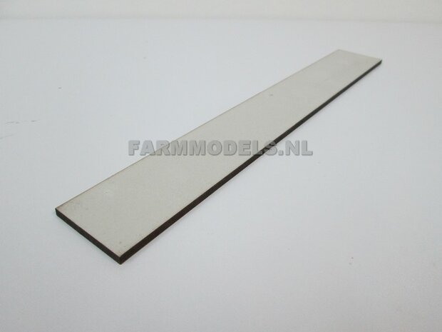 1x muurdeel laag Beton grijs mat, 250 x 36 x 3 mm, Hout in Betonkleur - t.b.v. (bewaar-) loods / stal / kantoor / huis, 1:32                   