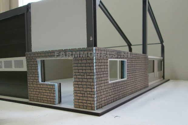 1x muurdeel laag, Kalkzandsteen Beton grijs mat, 250 x 36 x 3 mm, Hout in Betonkleur - t.b.v. (bewaar-) loods / stal / kantoor / huis, 1:32                       
