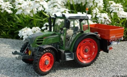 077. Fendt 211 met Rauch kunstmest strooier