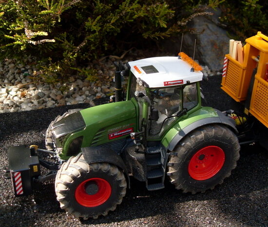 602. Fendt 936 met Veenhuis Carrier+platte bak met rijplaten en een Silage bak