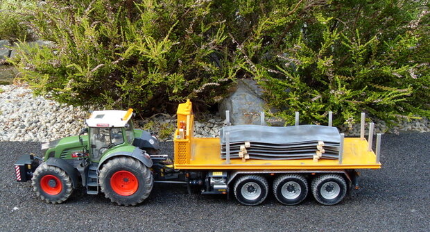 602. Fendt 936 met Veenhuis Carrier+platte bak met rijplaten en een Silage bak