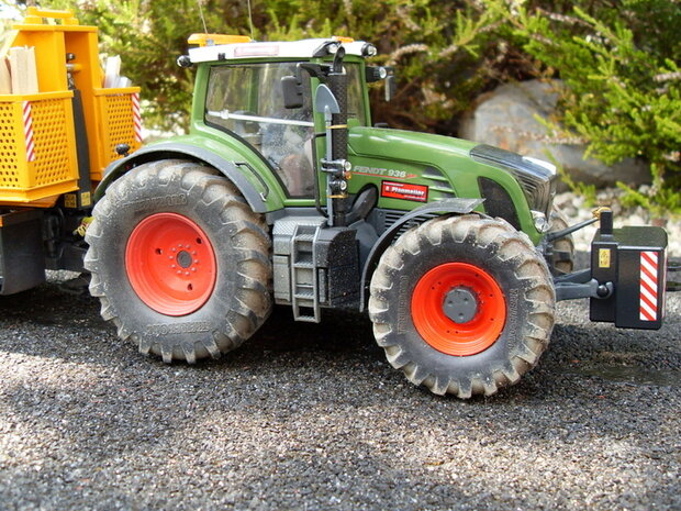 602. Fendt 936 met Veenhuis Carrier+platte bak met rijplaten en een Silage bak