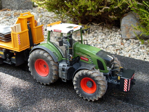 602. Fendt 936 met Veenhuis Carrier+platte bak met rijplaten en een Silage bak