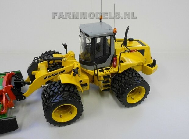 920. New Holland shovel, schaal 1:32, brede banden, snel wissel, Holaras kuilverdeler etc