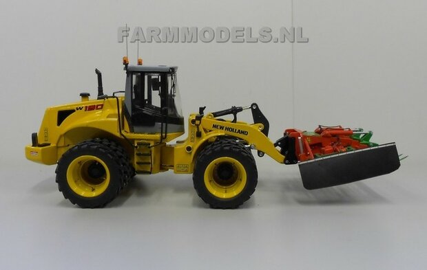 920. New Holland shovel, schaal 1:32, brede banden, snel wissel, Holaras kuilverdeler etc