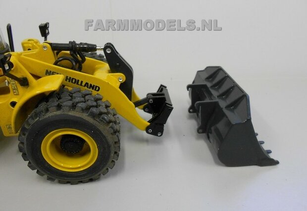 920. New Holland shovel, schaal 1:32, brede banden, snel wissel, Holaras kuilverdeler etc