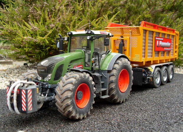 602. Fendt 936 met Veenhuis Carrier+platte bak met rijplaten en een Silage bak