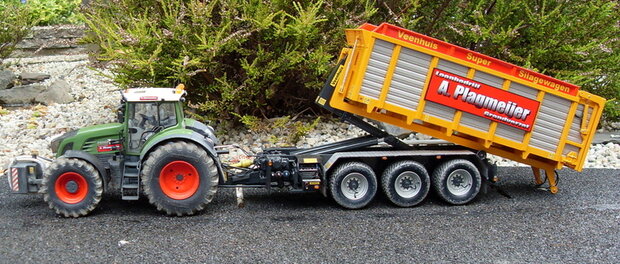 602. Fendt 936 met Veenhuis Carrier+platte bak met rijplaten en een Silage bak