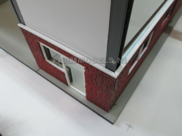 1x muurdeel Beton grijs mat + 1x Raam / Deur uitsparing- 160 x 80 x 3 mm, Hout in Betonkleur - t.b.v. (bewaar-) loods / stal / kantoor / huis, 1:32
