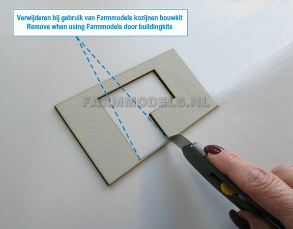 1x muurdeel Beton grijs mat + 1x Raam / Deur uitsparing- 160 x 80 x 3 mm, Hout in Betonkleur - t.b.v. (bewaar-) loods / stal / kantoor / huis, 1:32