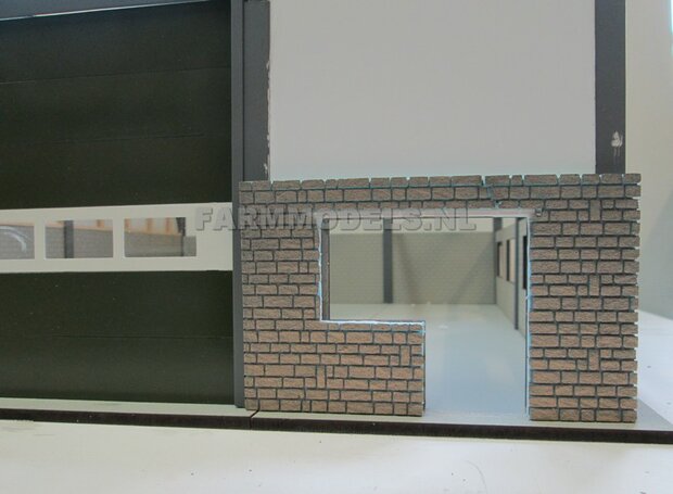 1x muurdeel Kalkzandsteen Beton grijs mat + 1x Raam / Deur uitsparing- 160 x 80 x 3 mm, Hout in Betonkleur - t.b.v. (bewaar-) loods / stal / kantoor / huis, 1:32