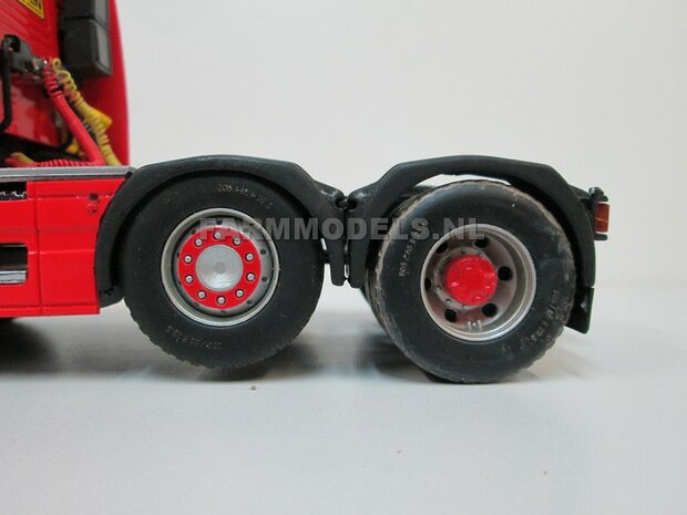 &Oslash; 35.5 mm: 2x Vrachtwagen banden met kunststof velg 1:32