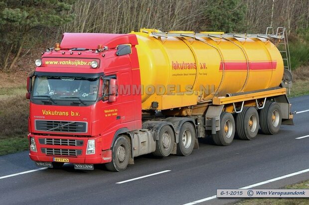 2x Vrachtwagen banden &Oslash; 35.5 mm met kunststof velg 1:32