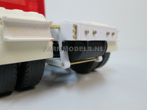 Universeel Vrachtwagen Chassis 6x4 met lift as, BOUWKIT Basis 1:32 (HTD)