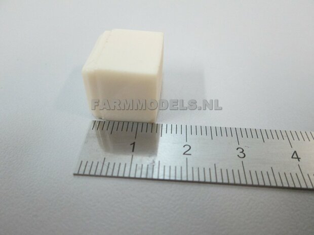 Opberg kist met handvat Zwart  Lengte = 16.5mm Hoog =12.5mm Diep =14.5 mm 1:32