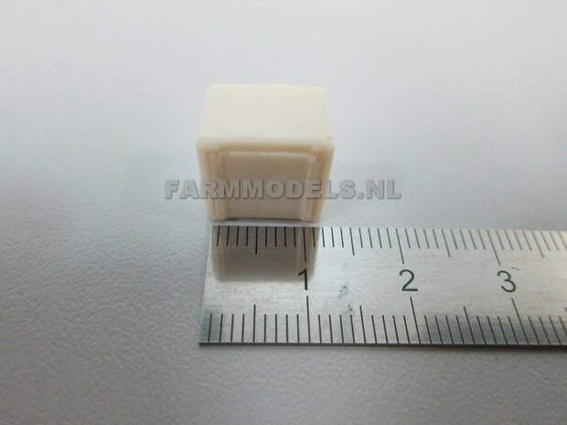 2x Kast / Monsterkabinet opberg kast Resin 12.5 mm breed x 12.8 mm hoog x 8.7 mm 1:32 