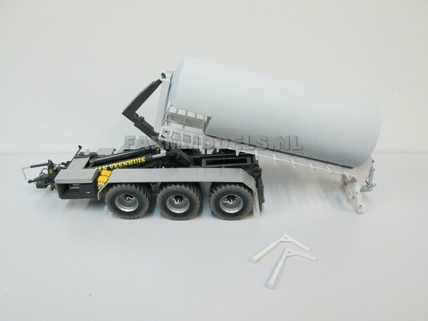 Carrier Mesttank + hefinrichting bouwpakket t.b.v. (Jan Veenhuis) Haakarm carrier, bouwpakket basis 1:32                     