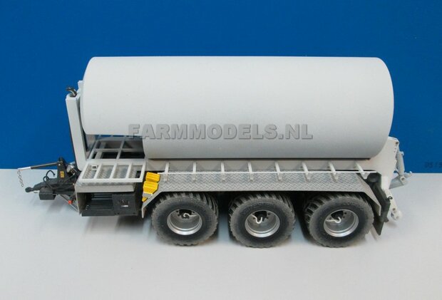BOUWKIT: Carrier Mesttank + hefinrichting bouwpakket t.b.v. (Jan Veenhuis) Haakarm carrier, bouwpakket basis 1:32                     