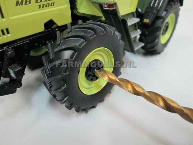 &Oslash; 47 mm: 4x brede banden + alu. velgen MB Trac 1100 , Velgen MB Trac groen + zwarte planeetkappen + wielboutringen, geschikt voor MB trac 1100 1:32            