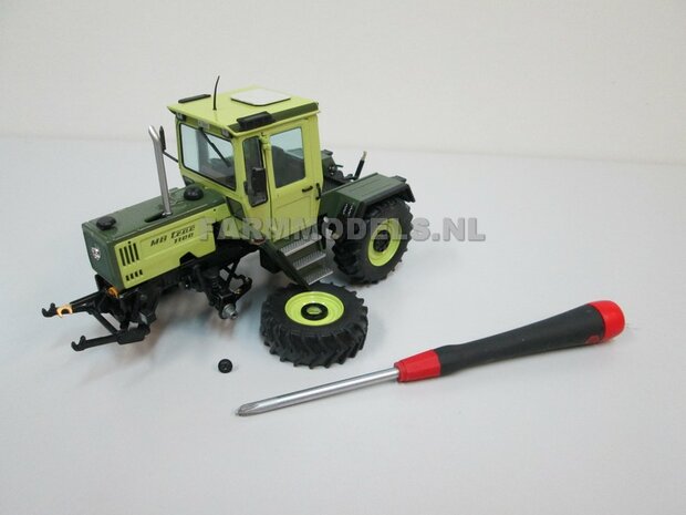 &Oslash; 47 mm: 4x brede banden + alu. velgen MB Trac 1100 , Velgen MB Trac groen + zwarte planeetkappen + wielboutringen, geschikt voor MB trac 1100 1:32            