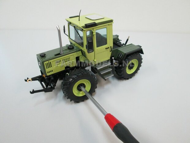 &Oslash; 47 mm: 4x brede banden + alu. velgen MB Trac 1100 , Velgen MB Trac groen + zwarte planeetkappen + wielboutringen, geschikt voor MB trac 1100 1:32            