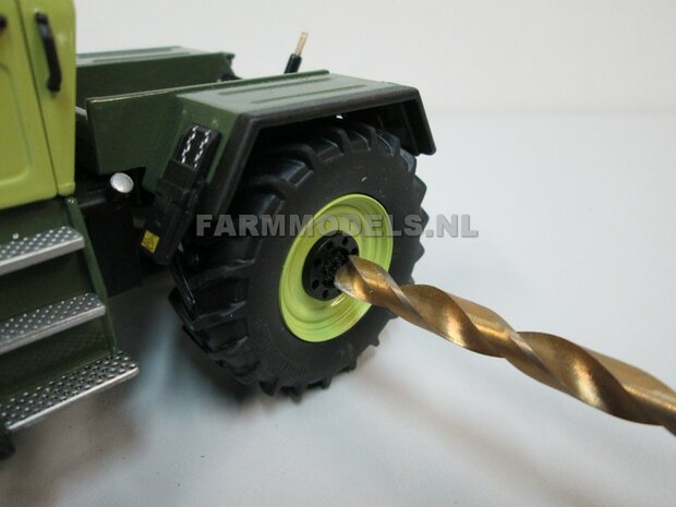 &Oslash; 47 mm: 4x brede banden + alu. velgen MB Trac 1100 , Velgen MB Trac groen + zwarte planeetkappen + wielboutringen, geschikt voor MB trac 1100 1:32            