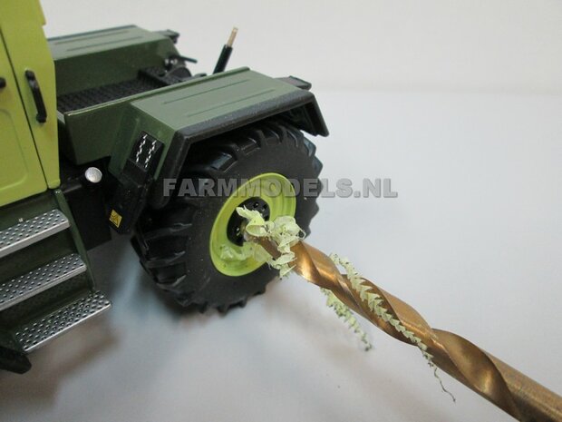 &Oslash; 47 mm: 4x brede banden + alu. velgen MB Trac 1100 , Velgen MB Trac groen + zwarte planeetkappen + wielboutringen, geschikt voor MB trac 1100 1:32            