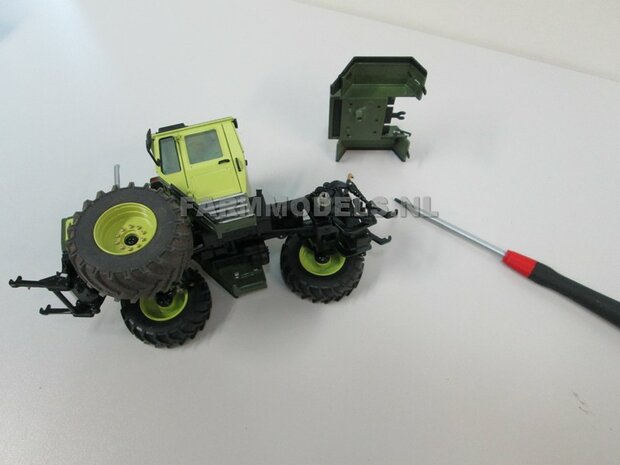 &Oslash; 47 mm: 4x brede banden + alu. velgen MB Trac 1100 , Velgen MB Trac groen + zwarte planeetkappen + wielboutringen, geschikt voor MB trac 1100 1:32            