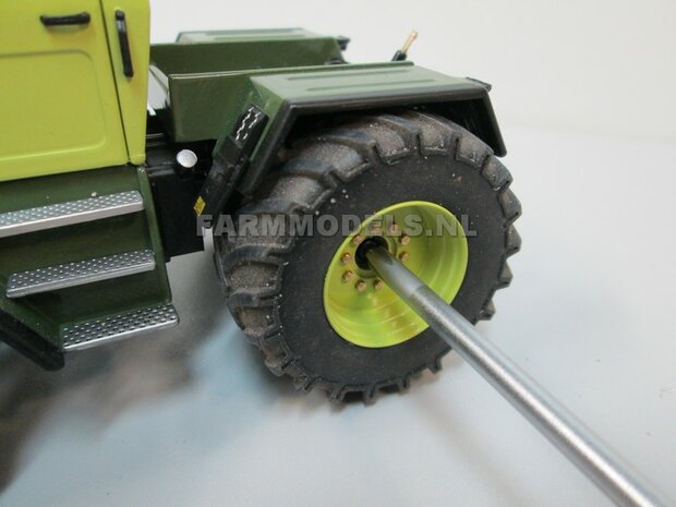 &Oslash; 47 mm: 4x brede banden + alu. velgen MB Trac 1100 , Velgen MB Trac groen + zwarte planeetkappen + wielboutringen, geschikt voor MB trac 1100 1:32            