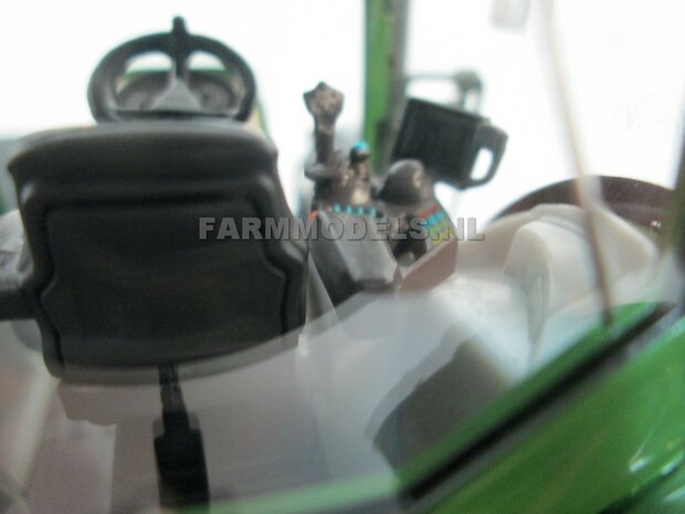 VOORBEELD FOTO&#039;S Fendt 828 Vario S4 (2015), Brede banden + spatborden + trekhaak - 1:32 Wiking Handmatig verbouwd / Manually rebuilt   VOORBEELDFOTO