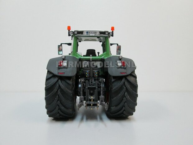 VOORBEELD FOTO&#039;S Fendt 828 Vario S4 (2015), Brede banden + spatborden + trekhaak - 1:32 Wiking Handmatig verbouwd / Manually rebuilt   VOORBEELDFOTO