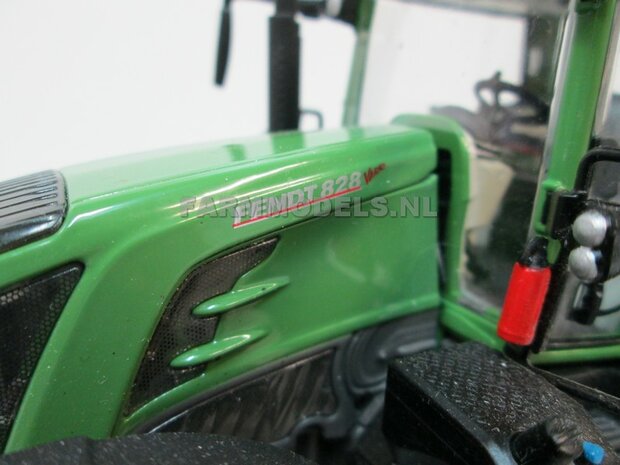 VOORBEELD FOTO&#039;S Fendt 828 Vario S4 (2015), Brede banden + spatborden + trekhaak - 1:32 Wiking Handmatig verbouwd / Manually rebuilt   VOORBEELDFOTO