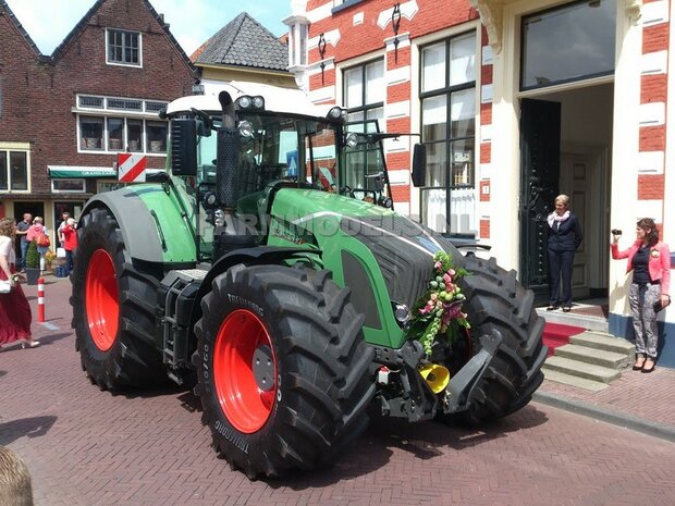 VOORBEELD FOTO&#039;S Fendt 828 Vario S4 (2015), Brede banden + spatborden + trekhaak - 1:32 Wiking Handmatig verbouwd / Manually rebuilt   VOORBEELDFOTO